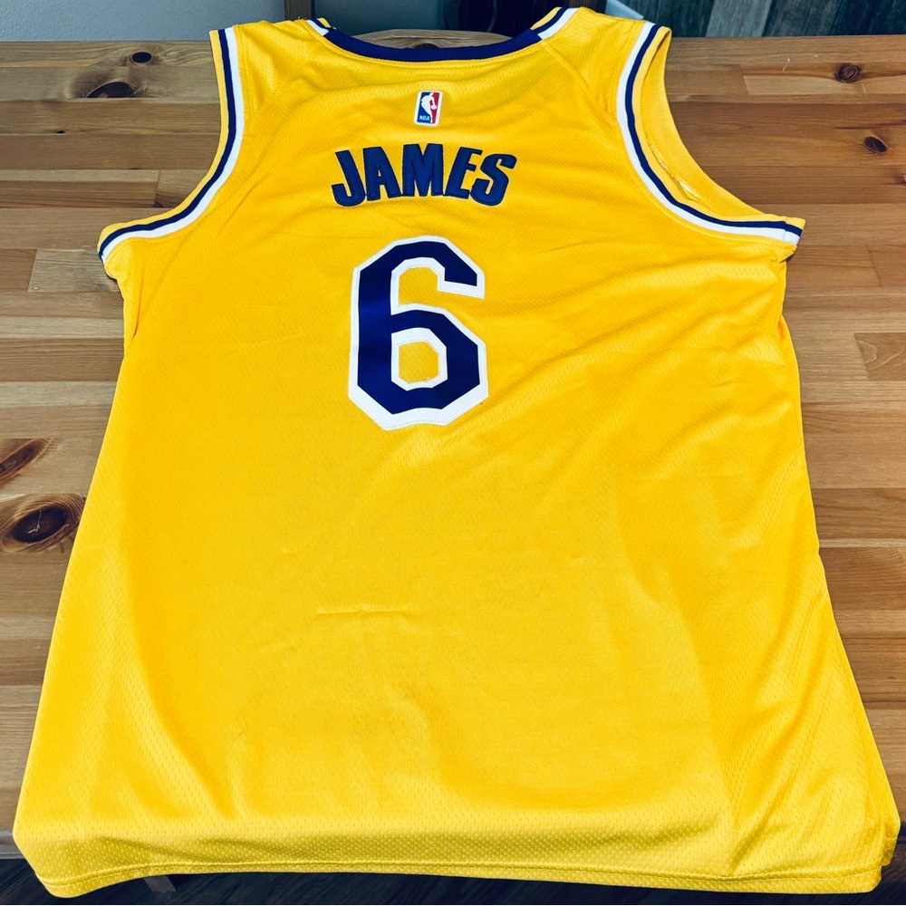 LeBron James Los Angeles Lakers Jersey